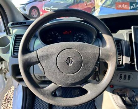 Белый Рено Трафик, объемом двигателя 2.5 л и пробегом 257 тыс. км за 12200 $, фото 17 на Automoto.ua