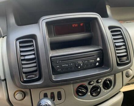 Белый Рено Трафик, объемом двигателя 2 л и пробегом 292 тыс. км за 10500 $, фото 6 на Automoto.ua