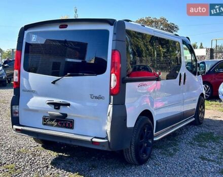 Белый Рено Трафик, объемом двигателя 2.5 л и пробегом 257 тыс. км за 12200 $, фото 3 на Automoto.ua