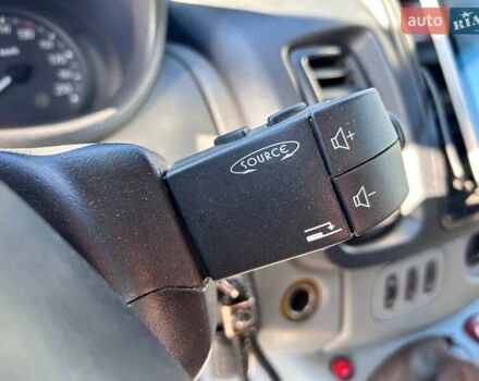 Белый Рено Трафик, объемом двигателя 2.5 л и пробегом 257 тыс. км за 12200 $, фото 19 на Automoto.ua