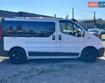 Белый Рено Трафик, объемом двигателя 2.5 л и пробегом 257 тыс. км за 12200 $, фото 4 на Automoto.ua