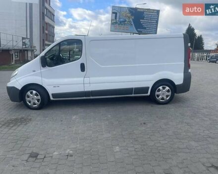Белый Рено Трафик, объемом двигателя 2 л и пробегом 270 тыс. км за 8700 $, фото 2 на Automoto.ua