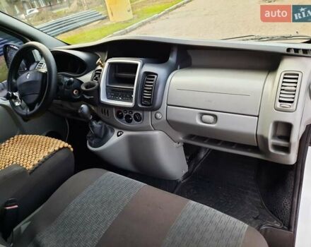 Белый Рено Трафик, объемом двигателя 2 л и пробегом 260 тыс. км за 12000 $, фото 5 на Automoto.ua