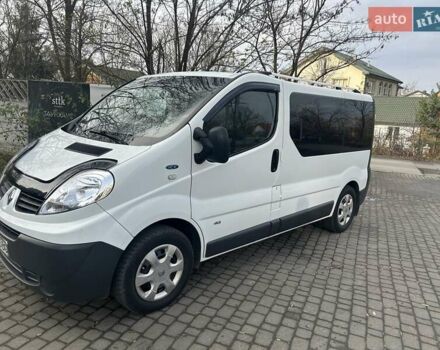 Білий Рено Трафік, об'ємом двигуна 2 л та пробігом 200 тис. км за 13800 $, фото 1 на Automoto.ua