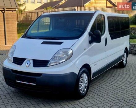 Белый Рено Трафик, объемом двигателя 2 л и пробегом 281 тыс. км за 10000 $, фото 1 на Automoto.ua