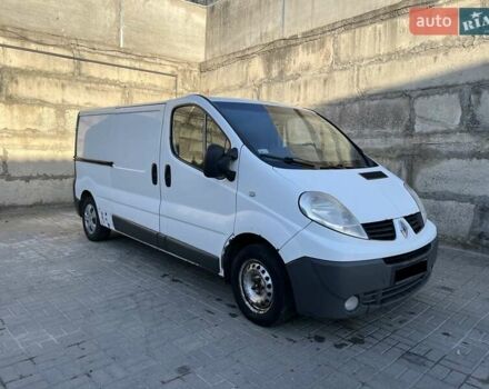 Белый Рено Трафик, объемом двигателя 2 л и пробегом 550 тыс. км за 7200 $, фото 1 на Automoto.ua