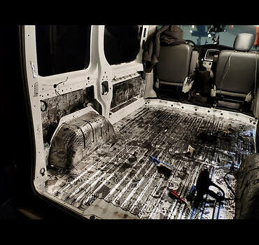 Білий Рено Трафік, об'ємом двигуна 2 л та пробігом 200 тис. км за 13500 $, фото 28 на Automoto.ua