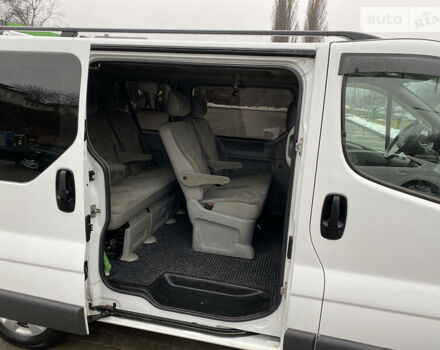 Білий Рено Трафік, об'ємом двигуна 2 л та пробігом 200 тис. км за 13500 $, фото 4 на Automoto.ua