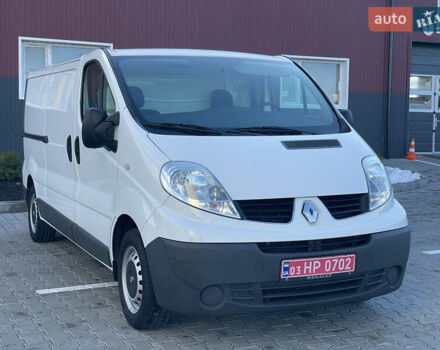 Белый Рено Трафик, объемом двигателя 2 л и пробегом 208 тыс. км за 12900 $, фото 1 на Automoto.ua
