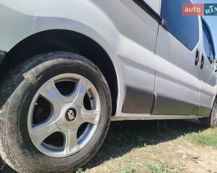 Белый Рено Трафик, объемом двигателя 2 л и пробегом 317 тыс. км за 10500 $, фото 1 на Automoto.ua