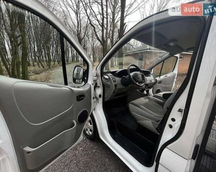 Білий Рено Трафік, об'ємом двигуна 2 л та пробігом 315 тис. км за 13300 $, фото 5 на Automoto.ua