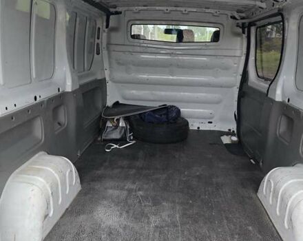 Белый Рено Трафик, объемом двигателя 2 л и пробегом 227 тыс. км за 13200 $, фото 3 на Automoto.ua