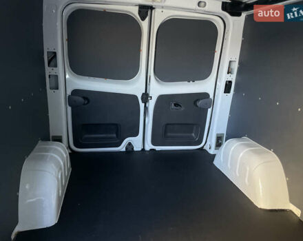 Белый Рено Трафик, объемом двигателя 2 л и пробегом 208 тыс. км за 12900 $, фото 48 на Automoto.ua
