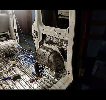 Білий Рено Трафік, об'ємом двигуна 2 л та пробігом 200 тис. км за 13500 $, фото 29 на Automoto.ua