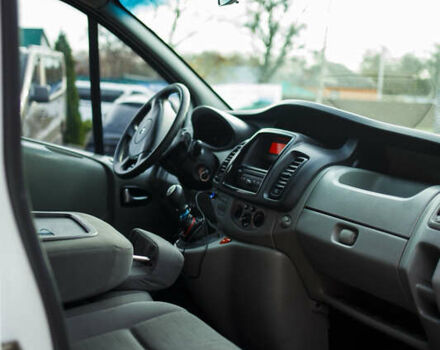 Білий Рено Трафік, об'ємом двигуна 2 л та пробігом 251 тис. км за 13100 $, фото 10 на Automoto.ua