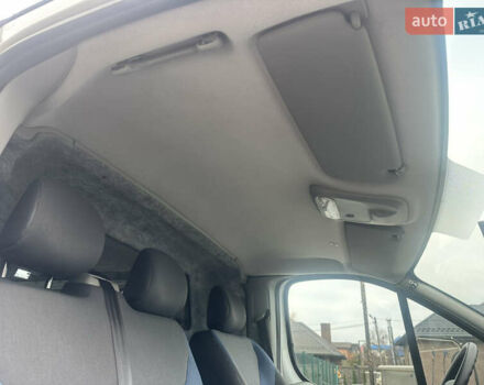 Белый Рено Трафик, объемом двигателя 2 л и пробегом 189 тыс. км за 13600 $, фото 56 на Automoto.ua