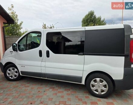 Белый Рено Трафик, объемом двигателя 2 л и пробегом 238 тыс. км за 13900 $, фото 2 на Automoto.ua