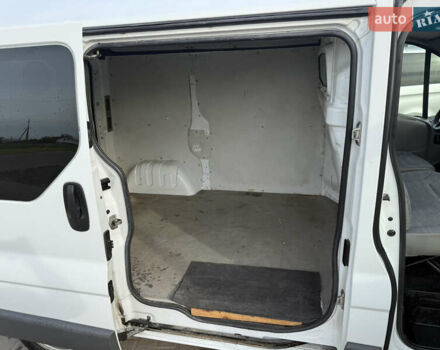 Белый Рено Трафик, объемом двигателя 2 л и пробегом 245 тыс. км за 8950 $, фото 6 на Automoto.ua