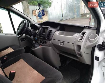 Белый Рено Трафик, объемом двигателя 2 л и пробегом 172 тыс. км за 16400 $, фото 4 на Automoto.ua