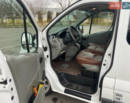 Белый Рено Трафик, объемом двигателя 2 л и пробегом 267 тыс. км за 13200 $, фото 12 на Automoto.ua