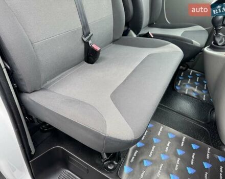 Белый Рено Трафик, объемом двигателя 2 л и пробегом 193 тыс. км за 15750 $, фото 27 на Automoto.ua