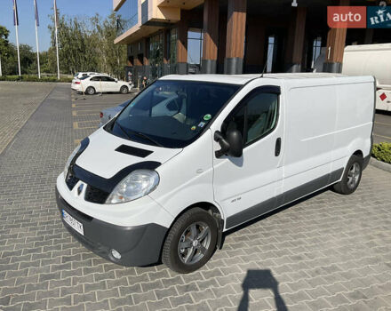 Белый Рено Трафик, объемом двигателя 2 л и пробегом 210 тыс. км за 13500 $, фото 3 на Automoto.ua