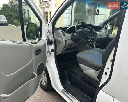 Белый Рено Трафик, объемом двигателя 2 л и пробегом 260 тыс. км за 11700 $, фото 13 на Automoto.ua