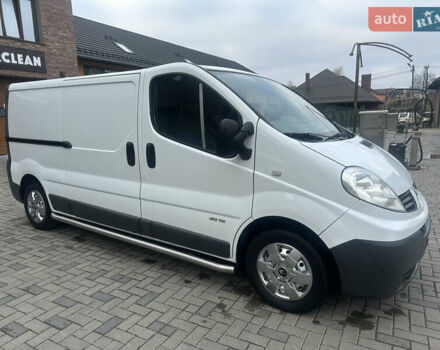 Белый Рено Трафик, объемом двигателя 2 л и пробегом 189 тыс. км за 13600 $, фото 2 на Automoto.ua