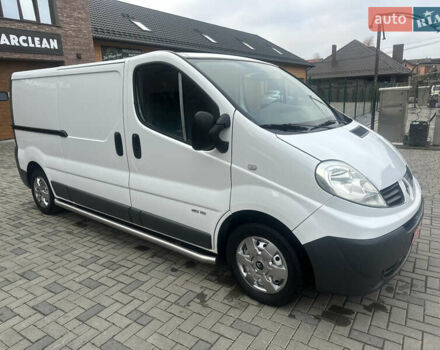 Белый Рено Трафик, объемом двигателя 2 л и пробегом 189 тыс. км за 13600 $, фото 78 на Automoto.ua