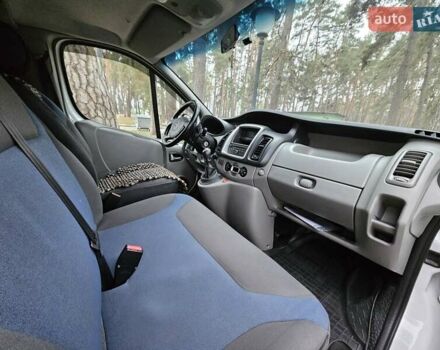 Белый Рено Трафик, объемом двигателя 2 л и пробегом 249 тыс. км за 15000 $, фото 42 на Automoto.ua