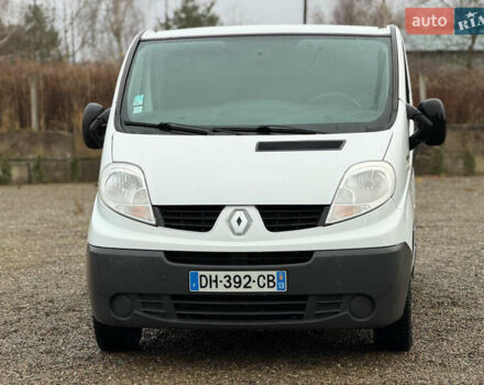 Белый Рено Трафик, объемом двигателя 2 л и пробегом 280 тыс. км за 13900 $, фото 1 на Automoto.ua