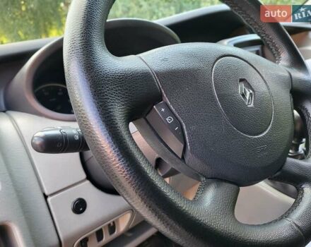 Белый Рено Трафик, объемом двигателя 2 л и пробегом 283 тыс. км за 14700 $, фото 102 на Automoto.ua