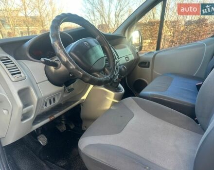 Белый Рено Трафик, объемом двигателя 2 л и пробегом 300 тыс. км за 9550 $, фото 15 на Automoto.ua