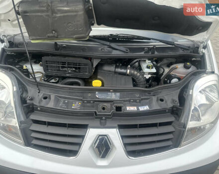 Белый Рено Трафик, объемом двигателя 2 л и пробегом 189 тыс. км за 13600 $, фото 73 на Automoto.ua