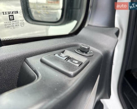 Белый Рено Трафик, объемом двигателя 1.6 л и пробегом 217 тыс. км за 13700 $, фото 69 на Automoto.ua