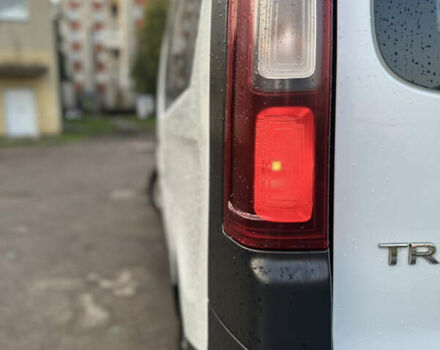 Білий Рено Трафік, об'ємом двигуна 1.6 л та пробігом 275 тис. км за 16000 $, фото 10 на Automoto.ua