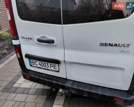 Белый Рено Трафик, объемом двигателя 1.6 л и пробегом 317 тыс. км за 13700 $, фото 3 на Automoto.ua