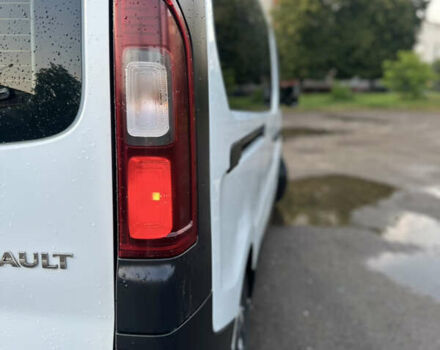 Білий Рено Трафік, об'ємом двигуна 1.6 л та пробігом 275 тис. км за 16000 $, фото 11 на Automoto.ua