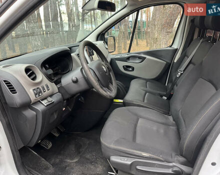 Белый Рено Трафик, объемом двигателя 1.6 л и пробегом 275 тыс. км за 14800 $, фото 10 на Automoto.ua