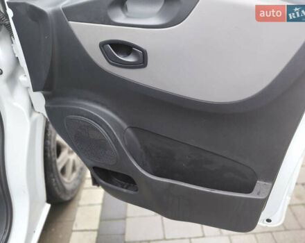 Белый Рено Трафик, объемом двигателя 1.6 л и пробегом 317 тыс. км за 13700 $, фото 21 на Automoto.ua