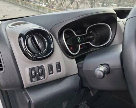 Белый Рено Трафик, объемом двигателя 1.6 л и пробегом 286 тыс. км за 14900 $, фото 14 на Automoto.ua