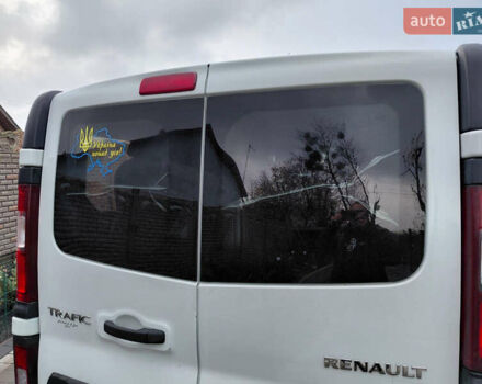 Белый Рено Трафик, объемом двигателя 1.6 л и пробегом 317 тыс. км за 13700 $, фото 2 на Automoto.ua