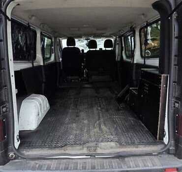 Белый Рено Трафик, объемом двигателя 1.6 л и пробегом 449 тыс. км за 9000 $, фото 15 на Automoto.ua