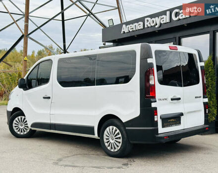 Белый Рено Трафик, объемом двигателя 1.6 л и пробегом 327 тыс. км за 14800 $, фото 3 на Automoto.ua