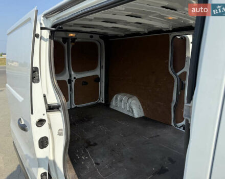 Белый Рено Трафик, объемом двигателя 1.6 л и пробегом 230 тыс. км за 10950 $, фото 14 на Automoto.ua
