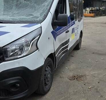 Белый Рено Трафик, объемом двигателя 1.6 л и пробегом 449 тыс. км за 9000 $, фото 8 на Automoto.ua