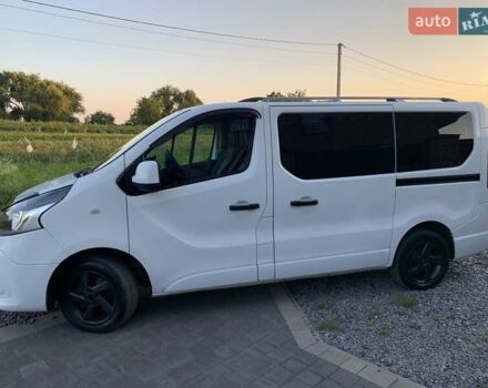 Белый Рено Трафик, объемом двигателя 1.6 л и пробегом 202 тыс. км за 15300 $, фото 2 на Automoto.ua
