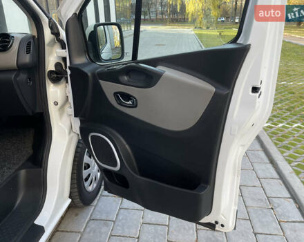 Белый Рено Трафик, объемом двигателя 1.6 л и пробегом 227 тыс. км за 16300 $, фото 21 на Automoto.ua