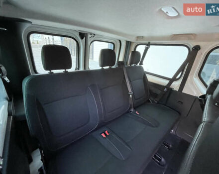 Белый Рено Трафик, объемом двигателя 1.6 л и пробегом 227 тыс. км за 16300 $, фото 27 на Automoto.ua