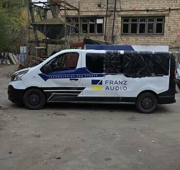 Белый Рено Трафик, объемом двигателя 1.6 л и пробегом 449 тыс. км за 9000 $, фото 10 на Automoto.ua